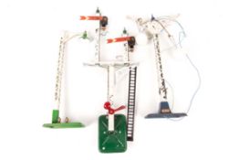 5 scarce Hornby Series O gauge railway lamp posts and signal gantry. A double arm lamp post in white