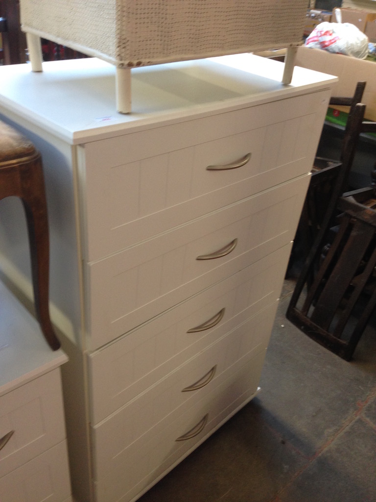 MODERN WHITE CHEST OF DRAWERS