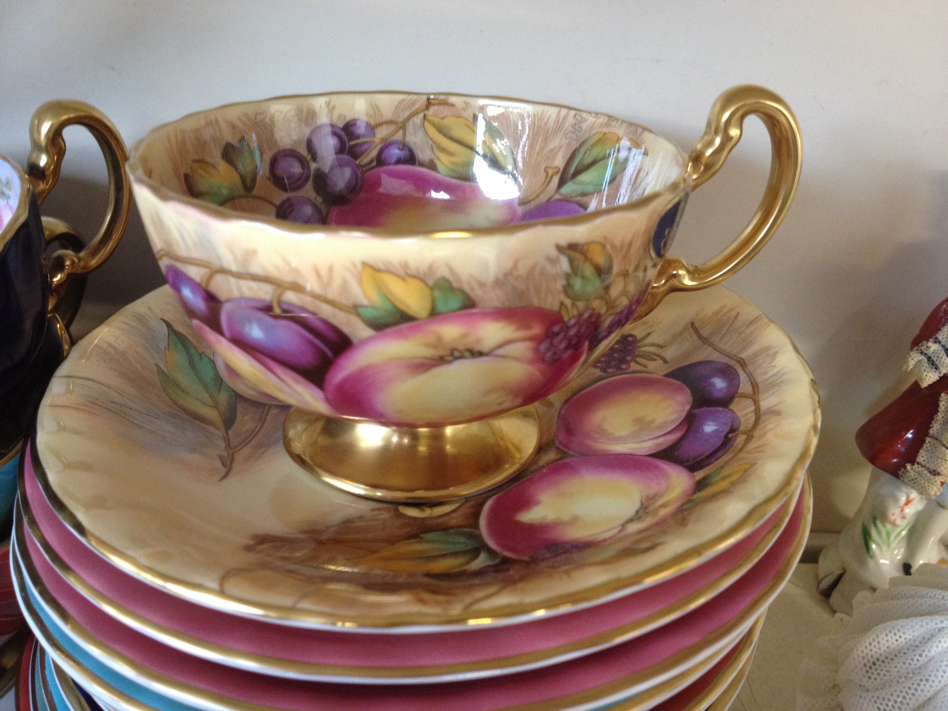 AYNSLEY COLOURED FLORAL INTERIOR CUPS AND SAUCERS - Image 5 of 5