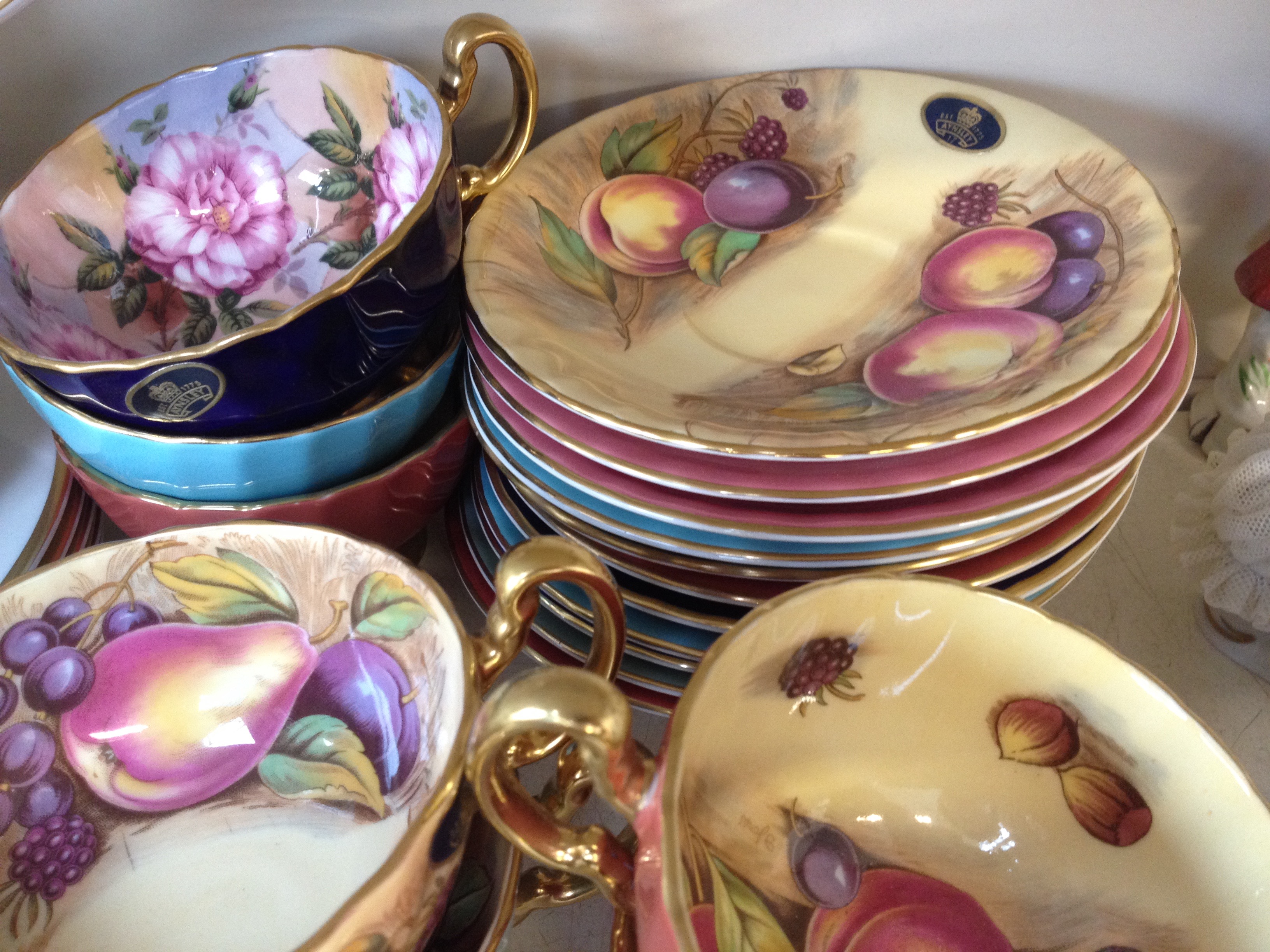 AYNSLEY COLOURED FLORAL INTERIOR CUPS AND SAUCERS - Image 3 of 5