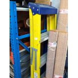 FIBRE GLASS STEP LADDER