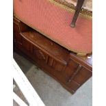 AN OAK VENEERED DRESSING TABLE