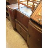 A 1930S DRINKS CABINET SIDEBOARD. H94CM W134CM 51CM