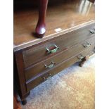 A CHEST OF 3 DRAWERS