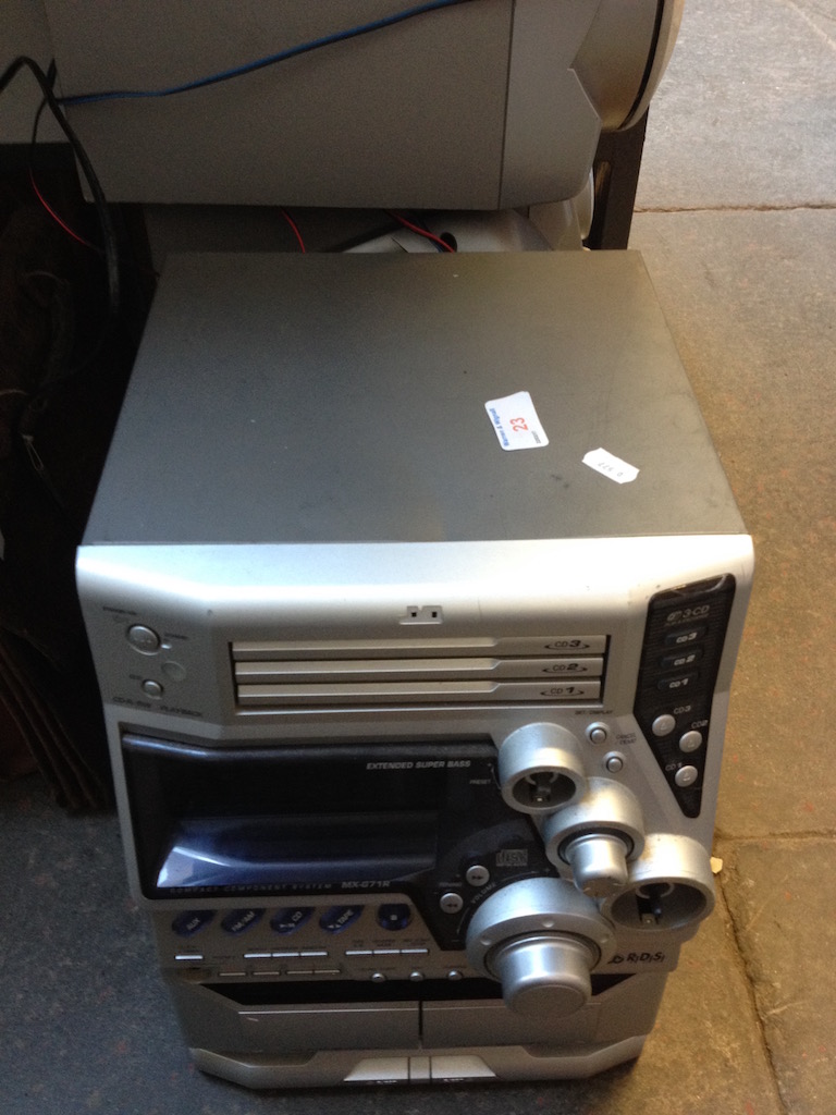 PAIR OF JVC SPEAKER & STEREO SYSTEM