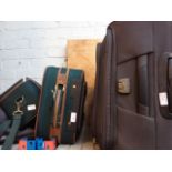 2 SUITCASES, VANITY CASE & HOLDALL