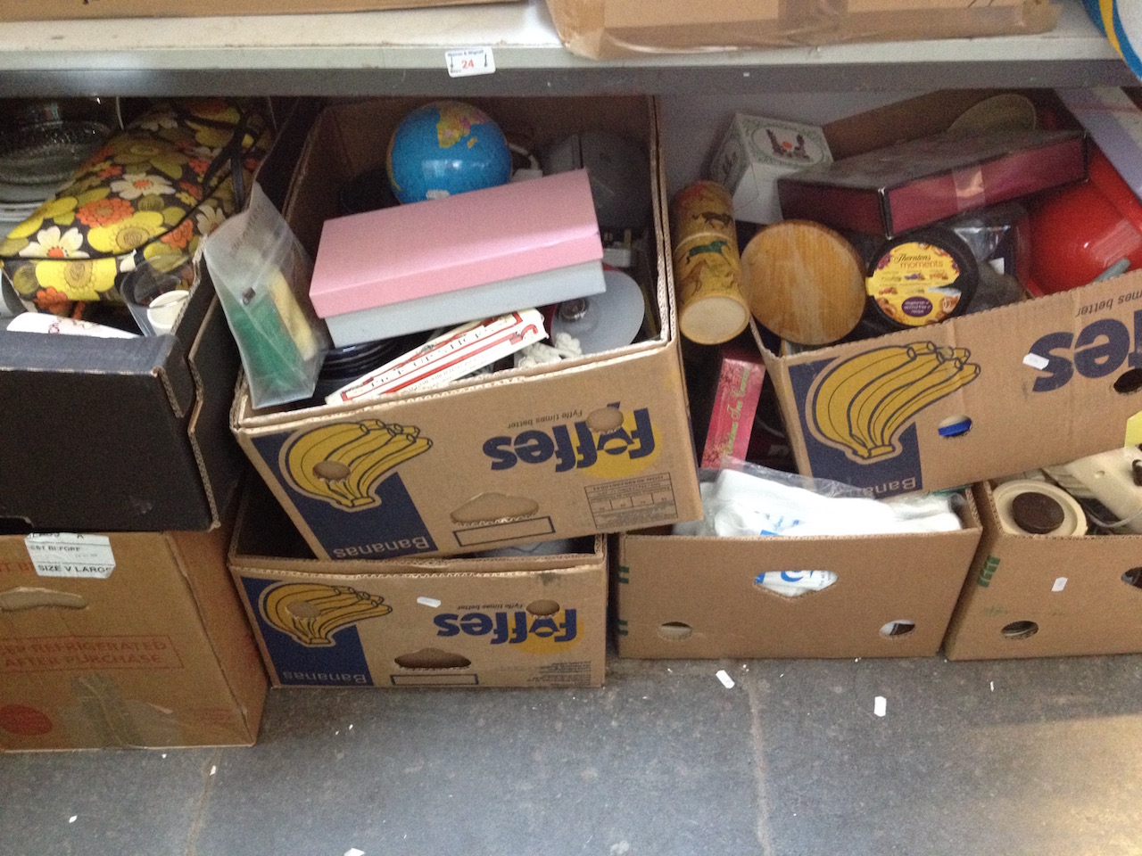 7 BOXES OF HOUSEHOLD ITEMS; KITCHEN ITEMS, POTTERY ETC.