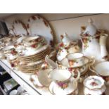 ROYAL ALBERT OLD COUNTRY ROSE APPROX. 80 PIECES M3