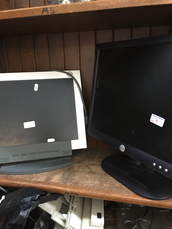 2 MONITORS