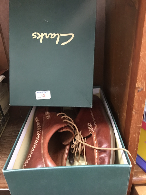 BOXED PAIR OF SIZE 12 CLARKS BROWN GENTS SHOES