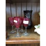 FIVE CRANBERRY GLASSES AND A RED GLASS VASE