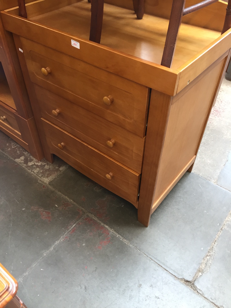 CHILDS CHEST OF THREE DRAWERS. W82CM