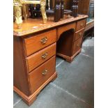 PEDESTAL DRESSING TABLE. W132CM