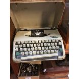 PORTABLE TYPEWRITER