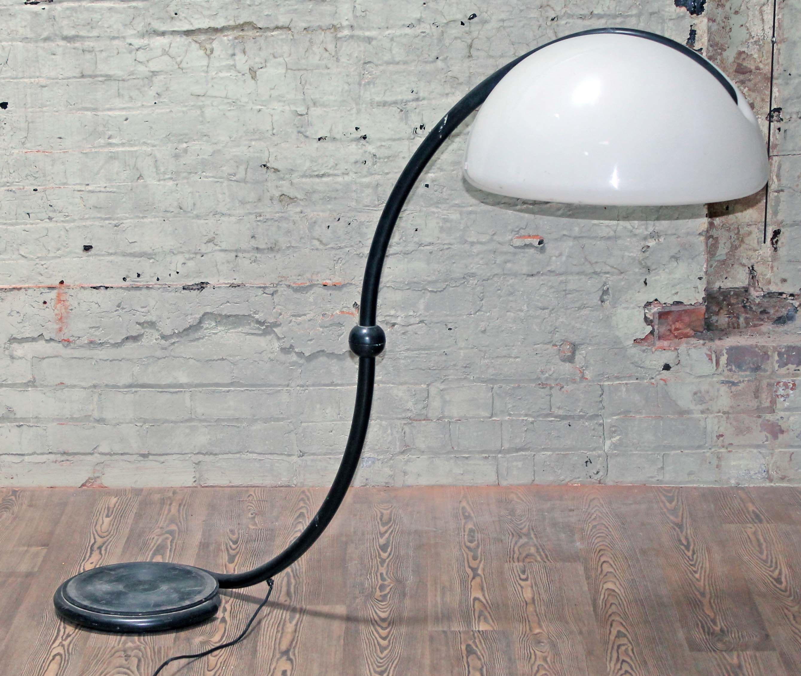 A 1970s Serpente Modello 2131 floor lamp designed by Martinelli Luce, height 121cm. Condition - - Image 2 of 4