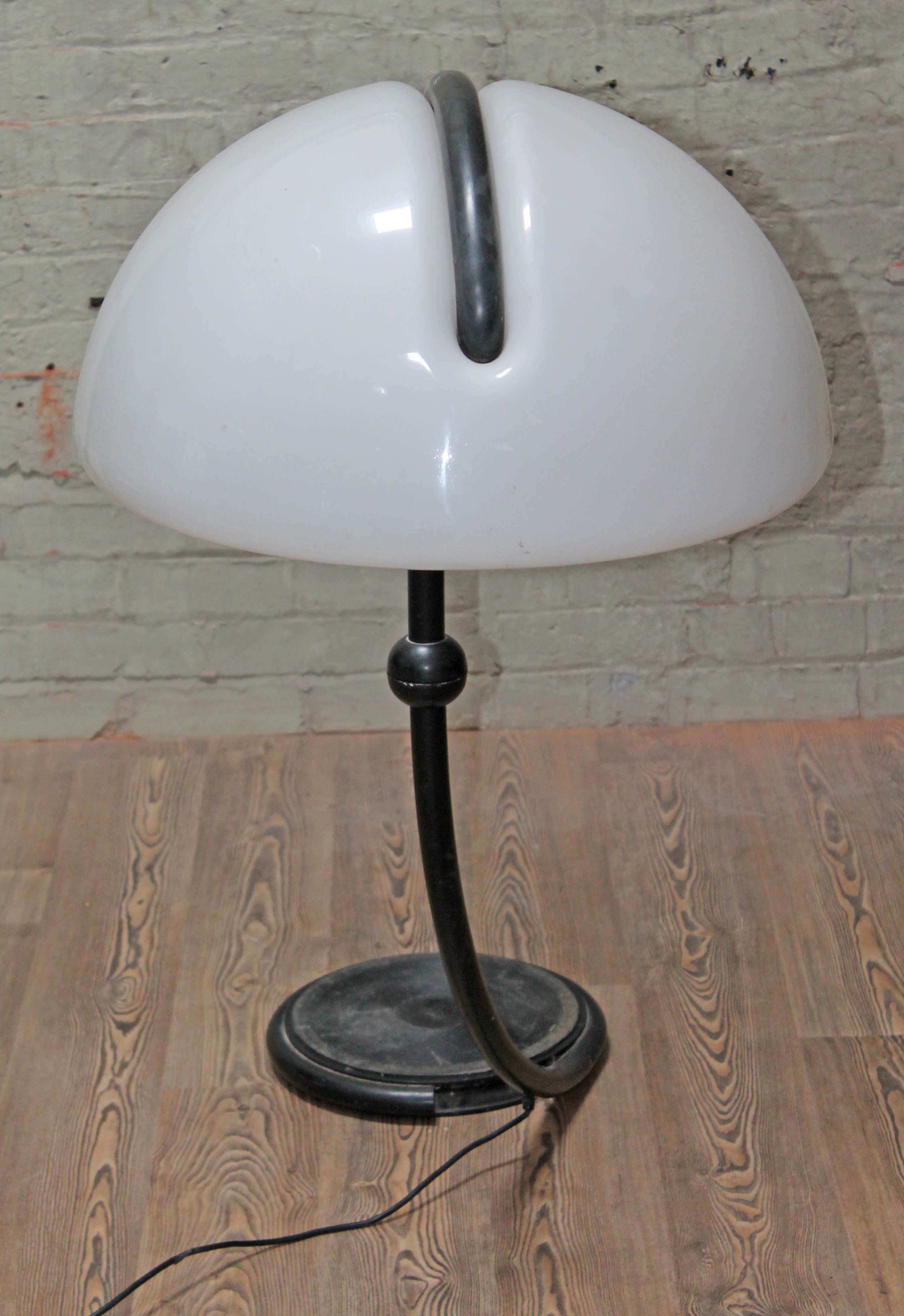 A 1970s Serpente Modello 2131 floor lamp designed by Martinelli Luce, height 121cm. Condition - - Image 3 of 4