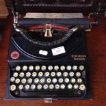 REMINGTON PORTABLE VINTAGE TYPEWRITER