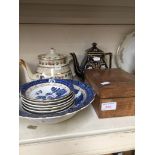 BOX, TEAPOTS AND BOWLS H4