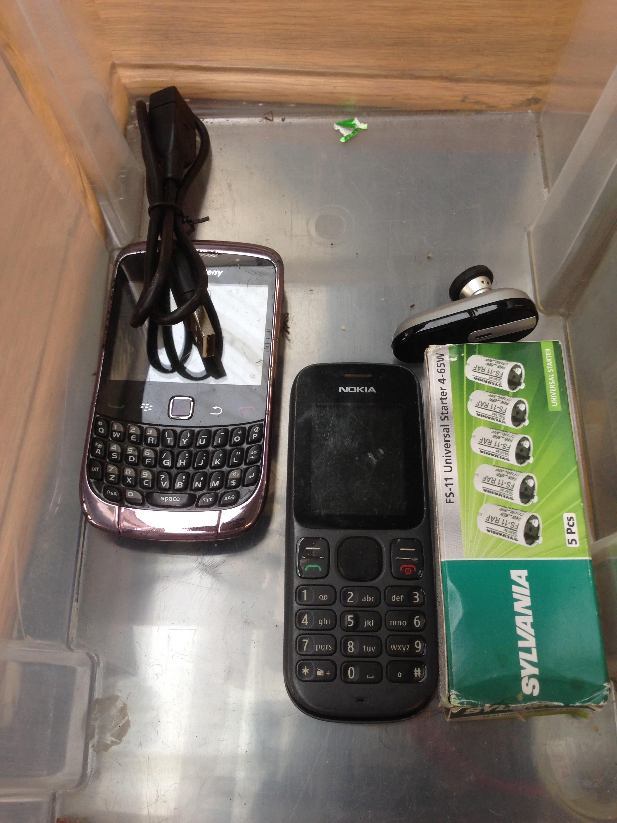 BOX OF HARDRIVES, BLACKBERRY & NOKIA PHONE - Image 5 of 5