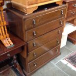 AN OAK CHEST OF DRAWERS. W84CM D48CM H111CM