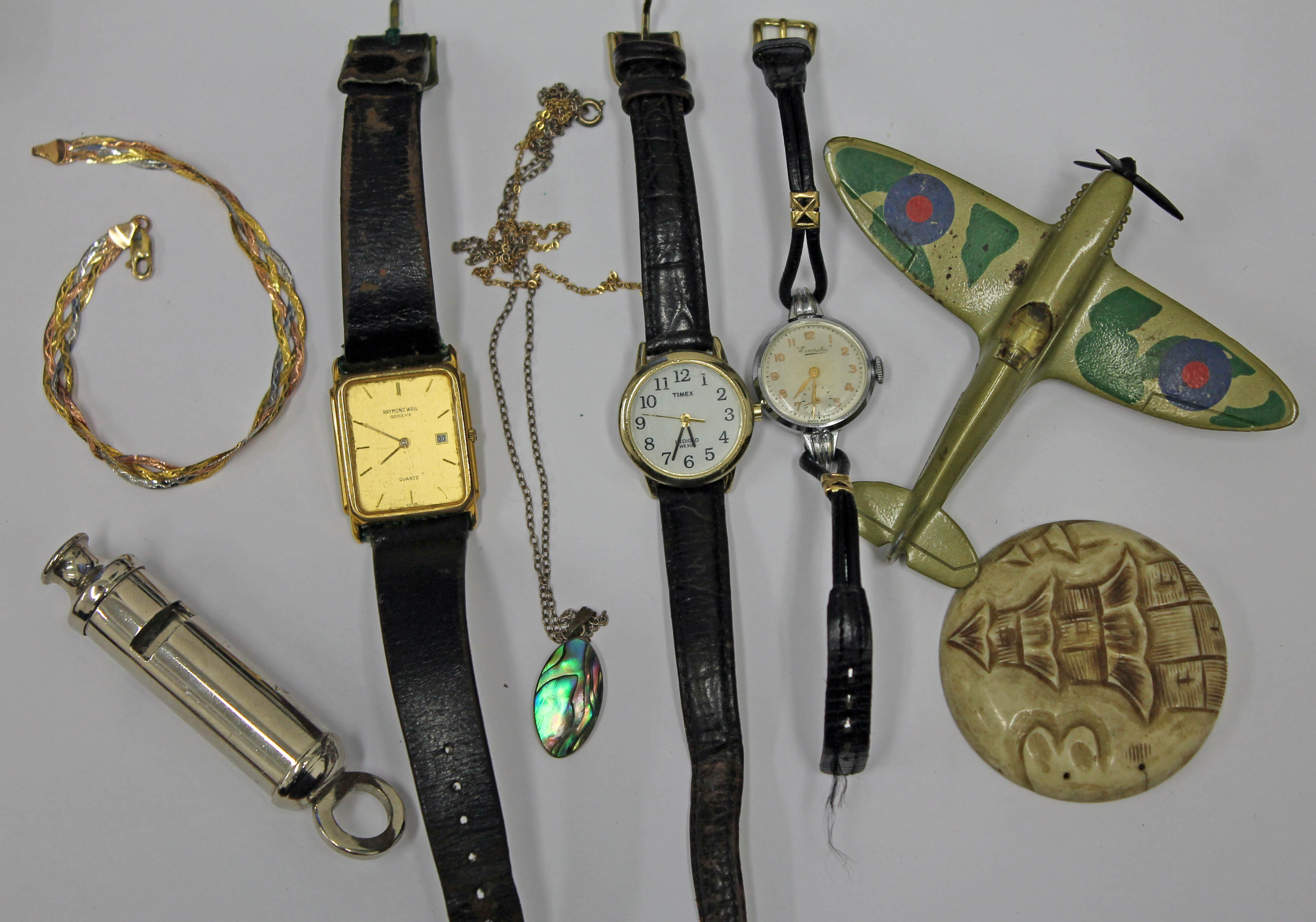 A mixed lot comprising a three colour chain marked '375' wt. 2.9g, a Raymond weil wristwatch