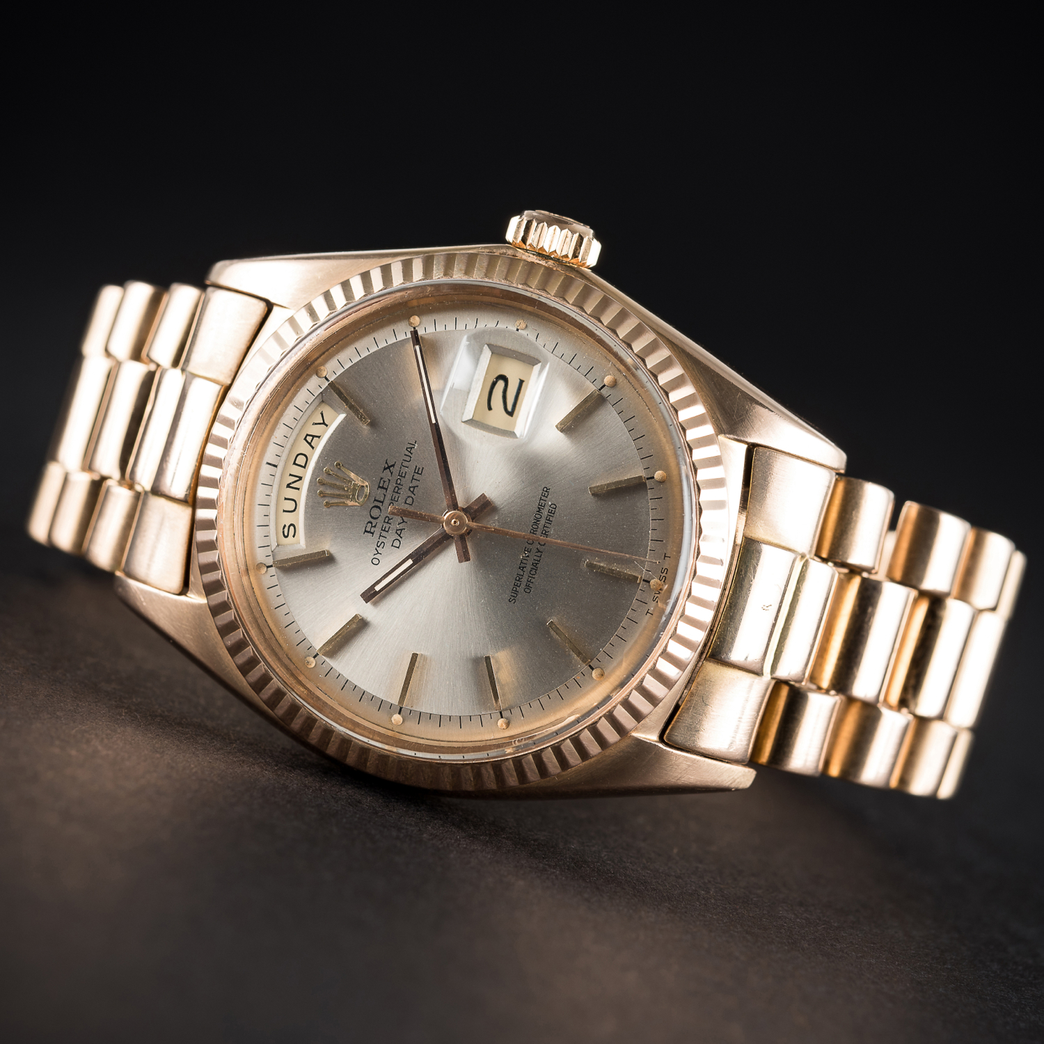 A RARE GENTLEMAN'S 18K SOLID ROSE GOLD ROLEX OYSTER PERPETUAL DAY DATE BRACELET WATCH CIRCA 1968,