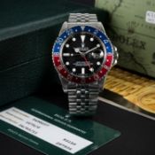 A RARE GENTLEMAN'S STAINLESS STEEL ROLEX OYSTER PERPETUAL DATE GMT MASTER BRACELET WATCH CIRCA 1978,