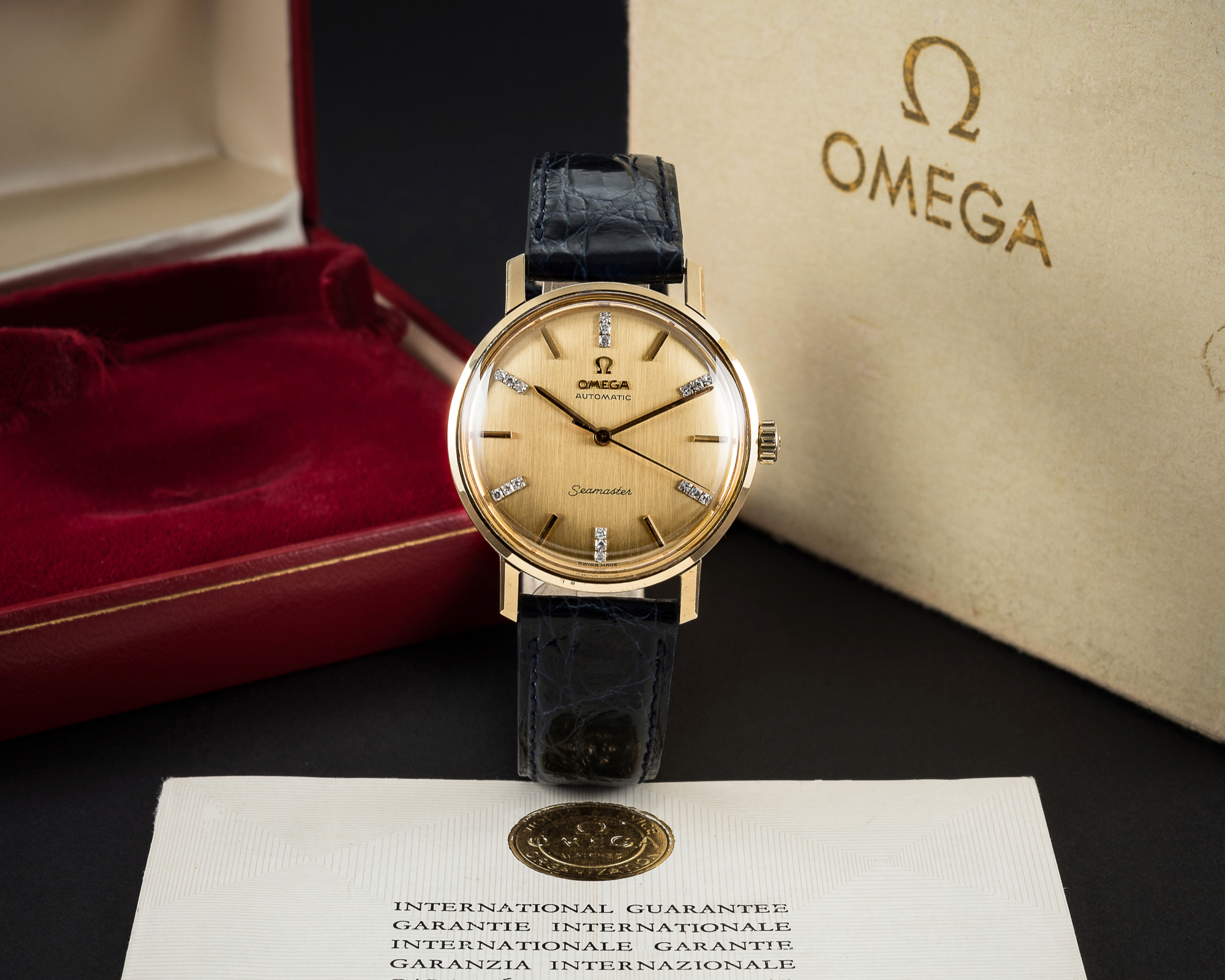 A FINE & RARE GENTLEMAN'S 18K SOLID GOLD & DIAMOND OMEGA SEAMASTER WRIST WATCH DATED 1966, WITH