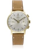 A GENTLEMAN'S 18K SOLID GOLD ZENITH CHRONOGRAPH WRIST WATCH CIRCA 1960s D: Silver sunburst dial with