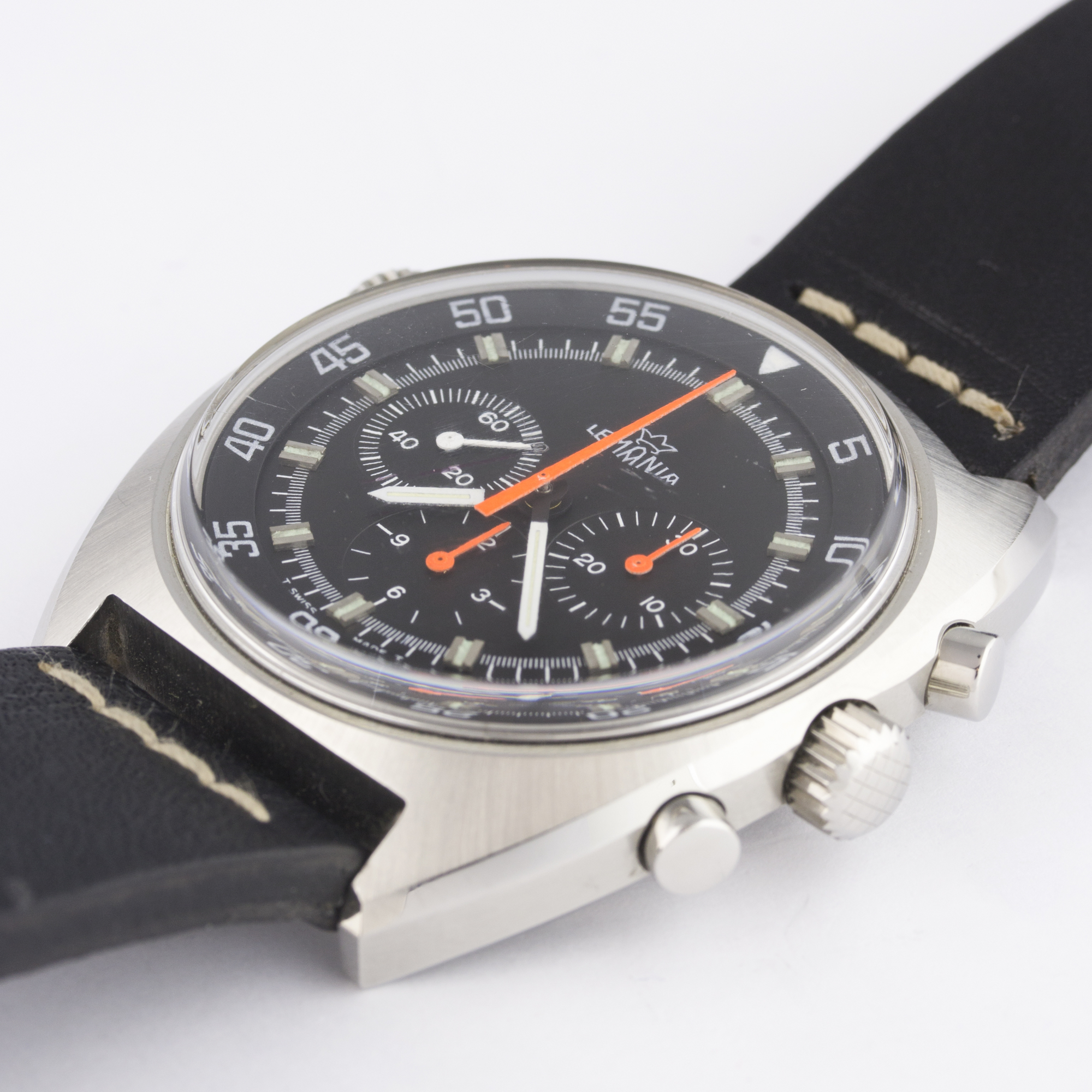 A RARE GENTLEMAN'S STAINLESS STEEL LEMANIA DIVERS CHRONOGRAPH WRIST WATCH CIRCA 1970s, REF. 9658 - Image 4 of 9