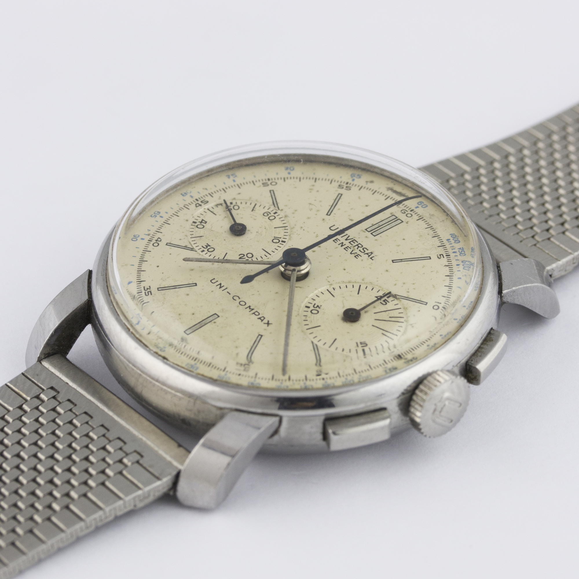 A GENTLEMAN'S STAINLESS STEEL UNIVERSAL GENEVE UNI COMPAX CHRONOGRAPH WRIST WATCH CIRCA 1940s D: - Image 3 of 8