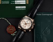 A FINE GENTLEMAN'S 18K SOLID ROSE GOLD ROLEX OYSTER PERPETUAL COSMOGRAPH DAYTONA WRIST WATCH DATED