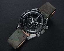 A RARE GENTLEMAN'S STAINLESS STEEL OMEGA SPEEDMASTER PROFESSIONAL CHRONOGRAPH WRIST WATCH CIRCA