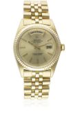 A FINE GENTLEMAN'S 18K SOLID GOLD ROLEX OYSTER PERPETUAL DAY DATE BRACELET WATCH CIRCA 1968, REF.