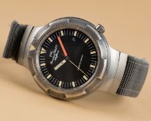 A RARE GENTLEMAN'S TITANIUM GERMAN MILITARY BUND IWC PORSCHE DESIGN OCEAN 2000 ATTACK DIVERS WRIST