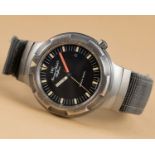 A RARE GENTLEMAN'S TITANIUM GERMAN MILITARY BUND IWC PORSCHE DESIGN OCEAN 2000 ATTACK DIVERS WRIST