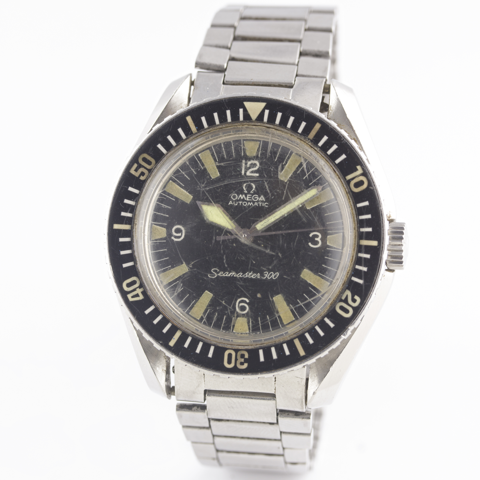 A RARE GENTLEMAN'S STAINLESS STEEL OMEGA SEAMASTER 300 BRACELET WATCH CIRCA 1967, REF. 165024 - Image 3 of 8