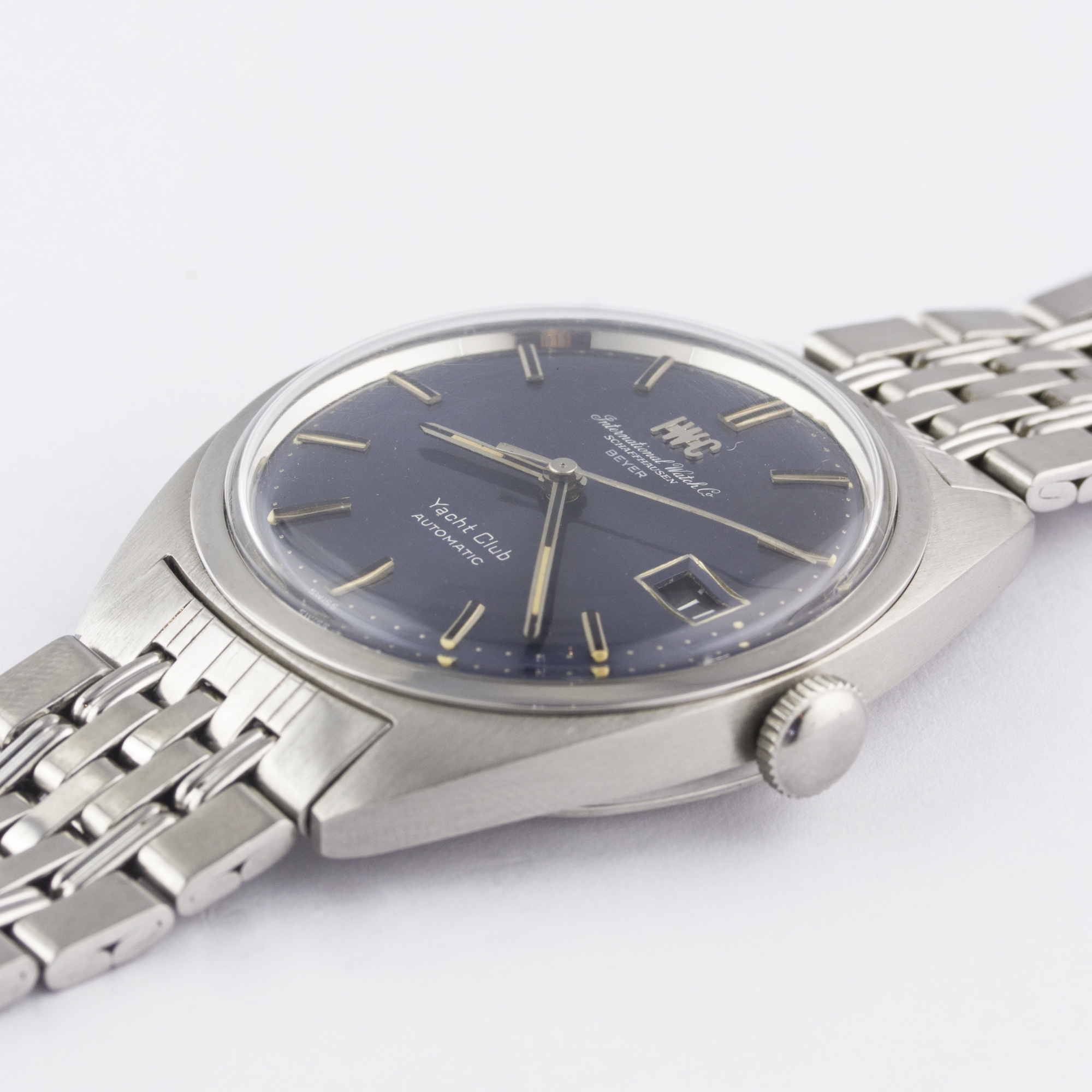 A RARE GENTLEMAN'S STAINLESS STEEL IWC YACHT CLUB AUTOMATIC BRACELET WATCH CIRCA 1971, REF. R811 - Image 3 of 11