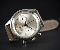 A VERY RARE GENTLEMAN'S LARGE SIZE STAINLESS STEEL UNIVERSAL GENEVE CHRONOGRAPH WRIST WATCH CIRCA