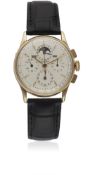 A GENTLEMAN'S 18K SOLID PINK GOLD UNIVERSAL GENEVE TRIPLE CALENDAR MOONPHASE CHRONOGRAPH WRIST WATCH