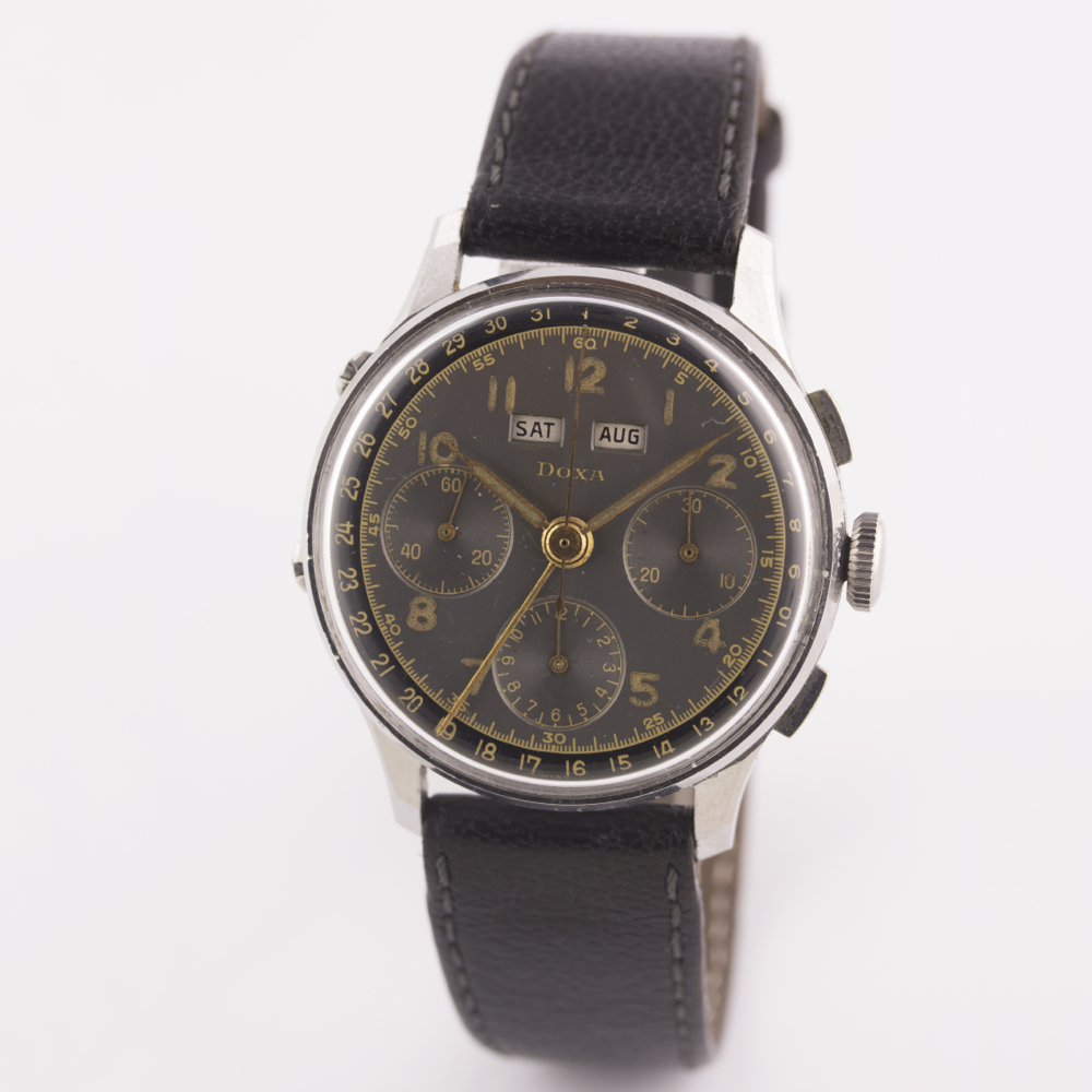 A RARE GENTLEMAN'S STAINLESS STEEL DOXA TRIPLE CALENDAR CHRONOGRAPH WRIST WATCH CIRCA 1940s, WITH - Image 4 of 12