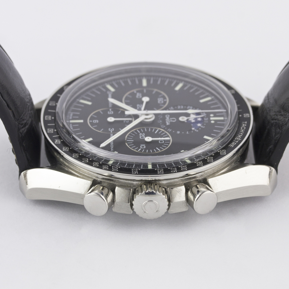 A GENTLEMAN'S STAINLESS STEEL OMEGA SPEEDMASTER PROFESSIONAL MOONPHASE CALENDAR CHRONOGRAPH WRIST - Image 9 of 10