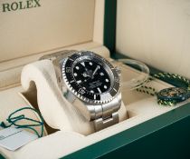 A GENTLEMAN'S STAINLESS STEEL ROLEX OYSTER PERPETUAL DATE DEEPSEA SEA DWELLER BRACELET WATCH DATED