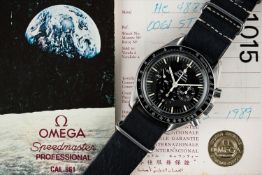 A GENTLEMAN'S STAINLESS STEEL OMEGA SPEEDMASTER PROFESSIONAL CHRONOGRAPH WRIST WATCH DATED 1989,