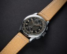 A RARE GENTLEMAN'S RICHARD "UP & DOWN" CHRONOGRAPH WRIST WATCH CIRCA 1940s, WITH GREY & BLACK GILT