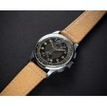 A RARE GENTLEMAN'S RICHARD "UP & DOWN" CHRONOGRAPH WRIST WATCH CIRCA 1940s, WITH GREY & BLACK GILT