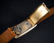 A RARE GENTLEMAN'S LARGE 14K SOLID GOLD MOVADO POLYPLAN WRIST WATCH CIRCA 1920s WITH ANGLED MOVEMENT