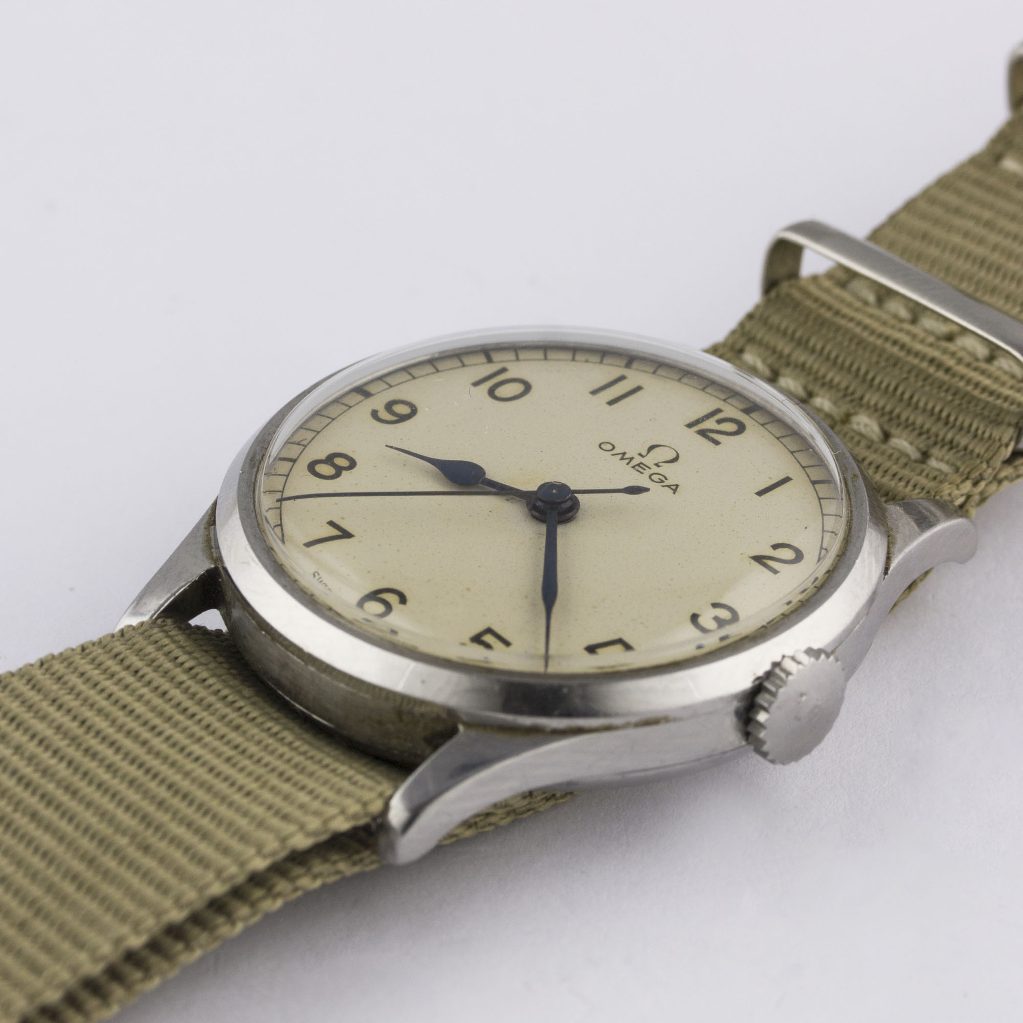 A GENTLEMAN'S STAINLESS STEEL BRITISH MILITARY OMEGA RAF PILOTS WRIST WATCH CIRCA 1940 Movement: - Image 3 of 10