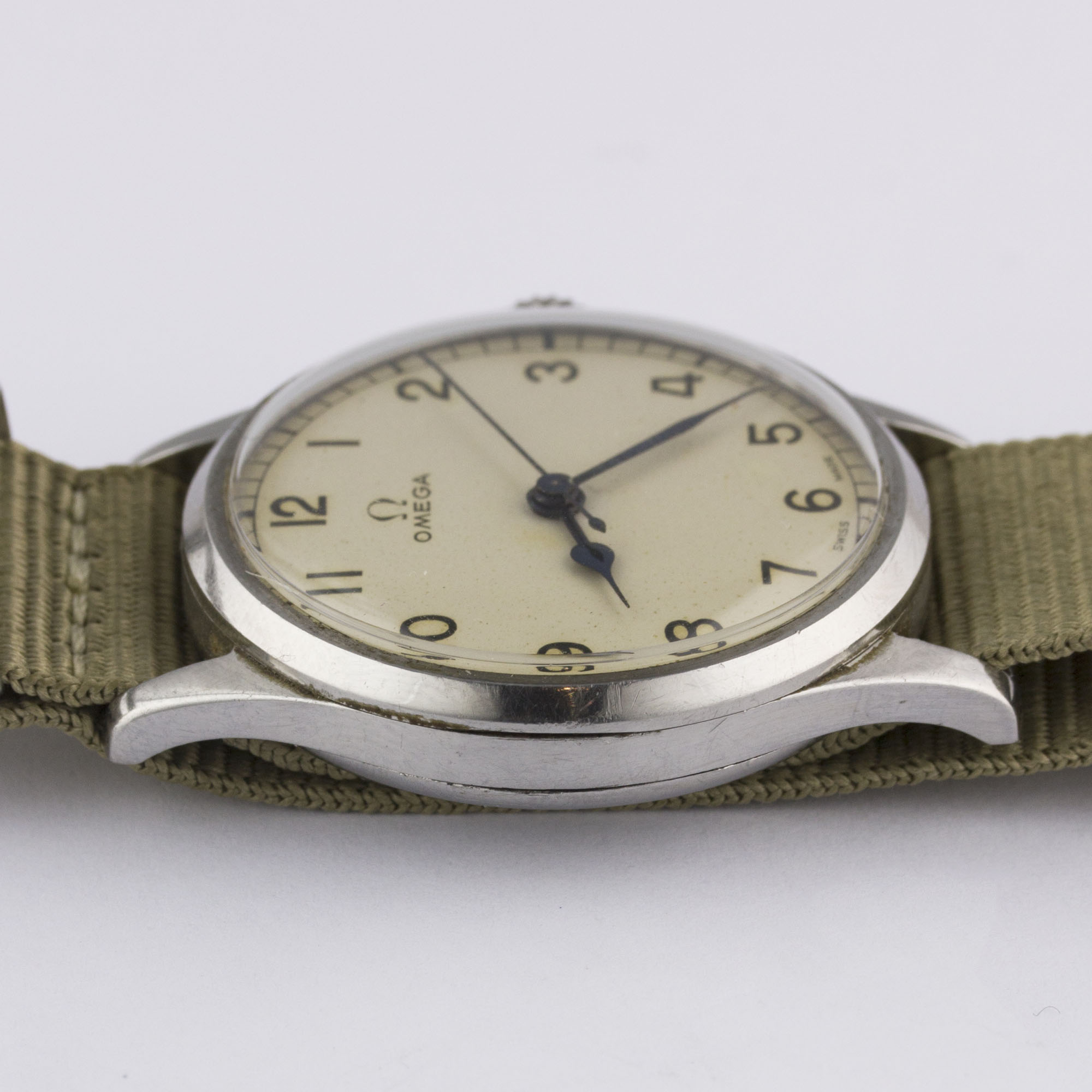 A GENTLEMAN'S STAINLESS STEEL BRITISH MILITARY OMEGA RAF PILOTS WRIST WATCH CIRCA 1940 Movement: - Image 10 of 10