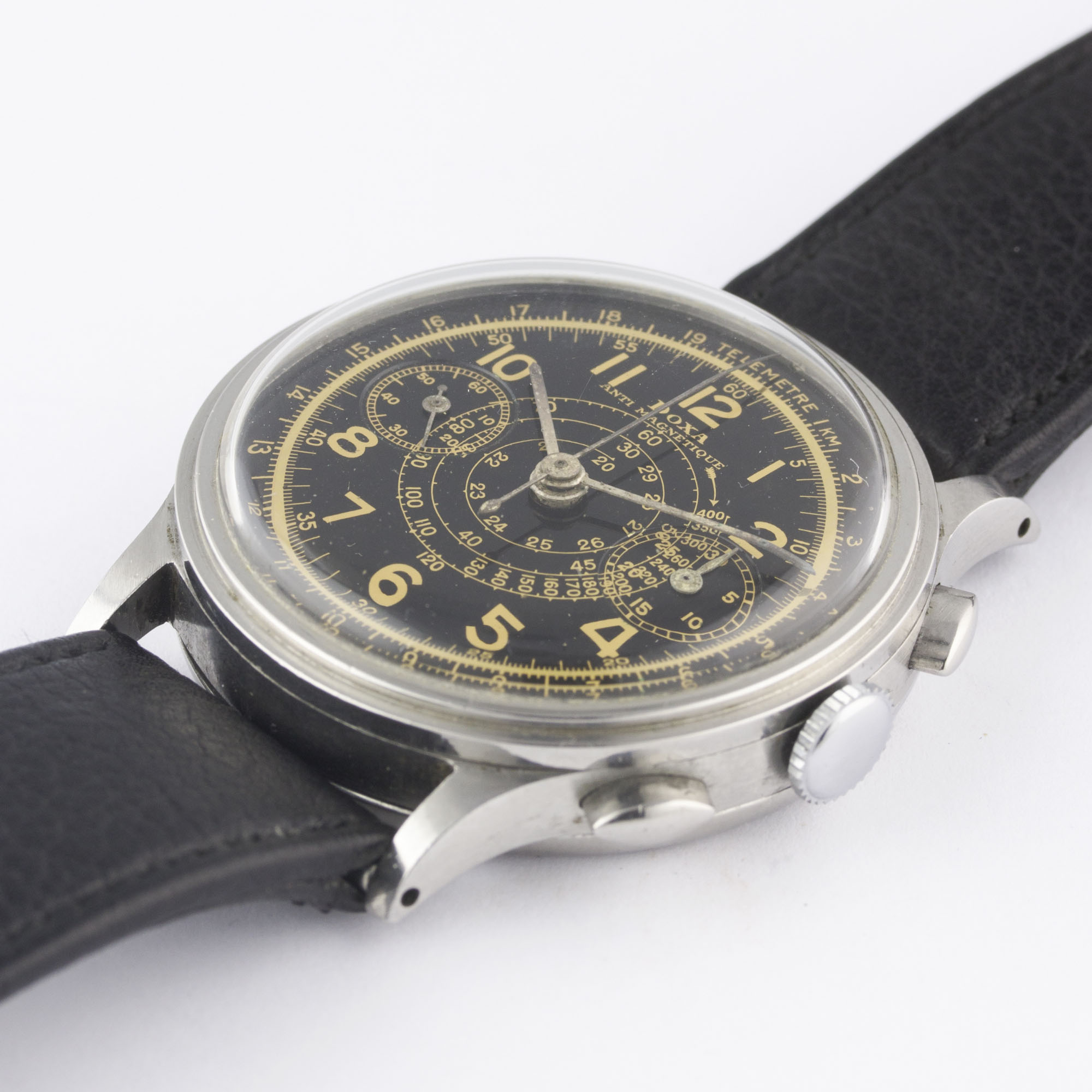 A RARE GENTLEMAN'S LARGE SIZE STAINLESS STEEL DOXA CHRONOGRAPH WRIST WATCH CIRCA 1940s, WITH GLOSS - Image 4 of 11
